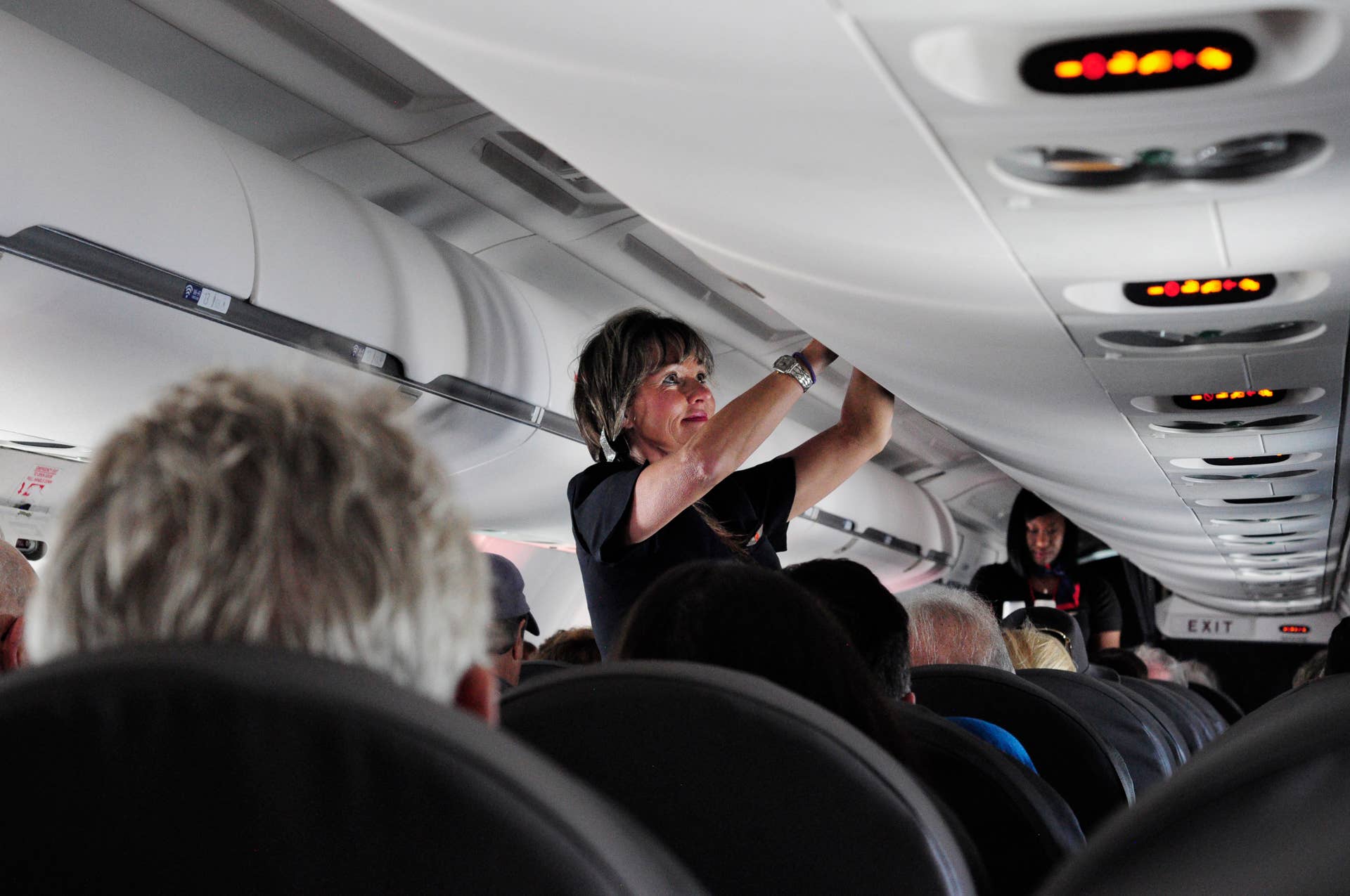 Ribbon luggage hack warning - TravelHost